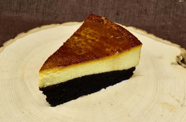 chocoflan cake slice