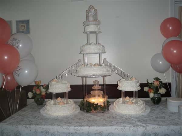 multiple wedding cakes being displayed