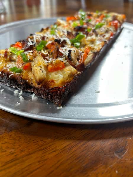 Spicy lemon chicken pizza