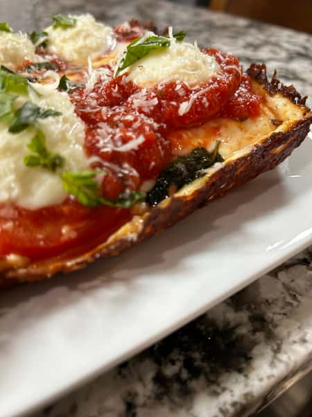 Fresh mozzarella blend, basil, vine-ripened peeled tomato sauce, oregano and parmesan cheese.