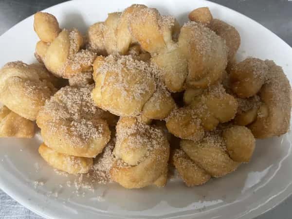 Cinnamon Sugar Bread Knots