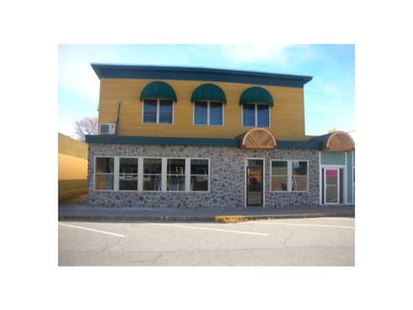 Side view of the restaurant building form outdoors