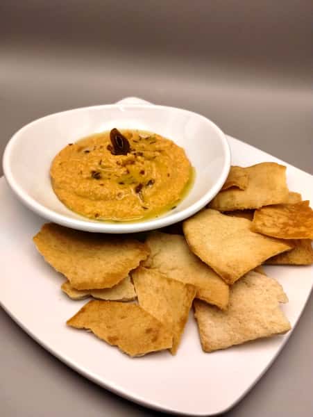 hummus and pita chips