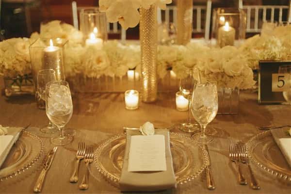 placesetting with gray napkin