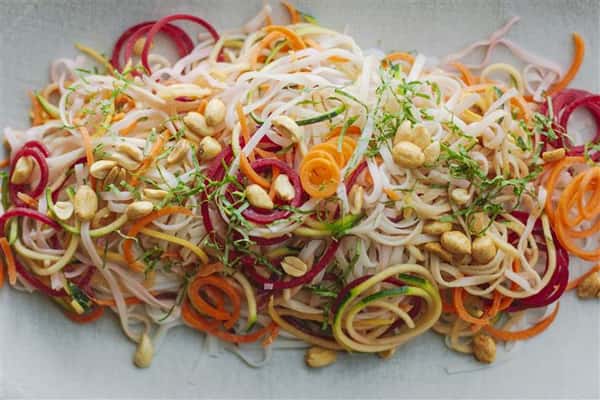 Salad with noodles and peanuts