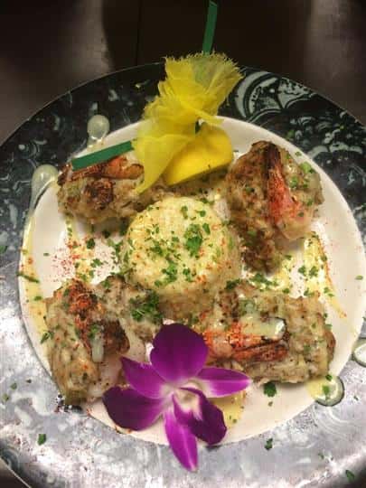 Leonardo's Seafood special, with crabmeat, baby shrimp and alfredo sauce