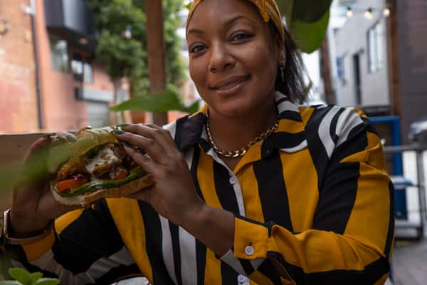 PeopleWithFood_20221107_0264