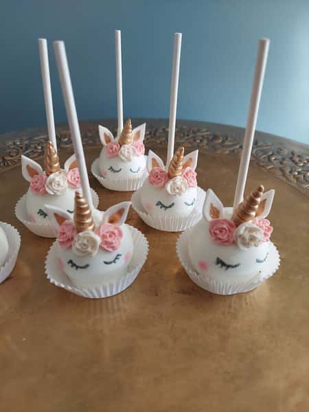 Unicorn cake pops