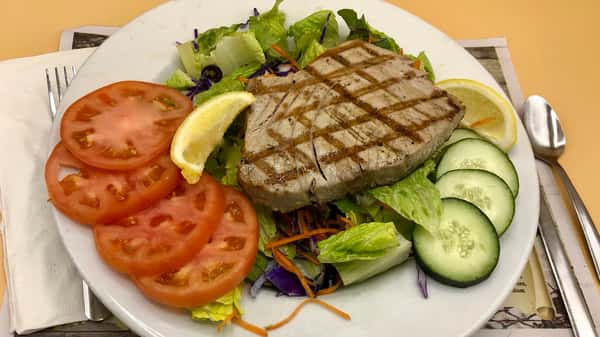 Charbroiled Fresh Tuna Entree Salad