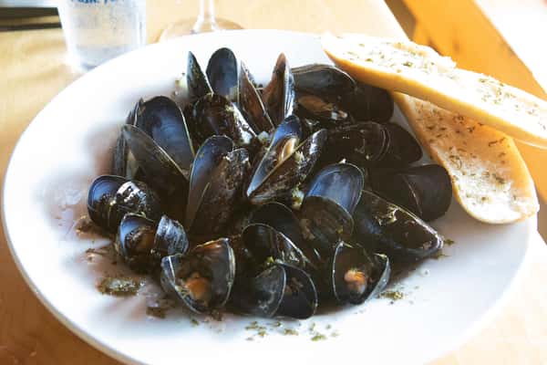 Fresh Steamed Mussels