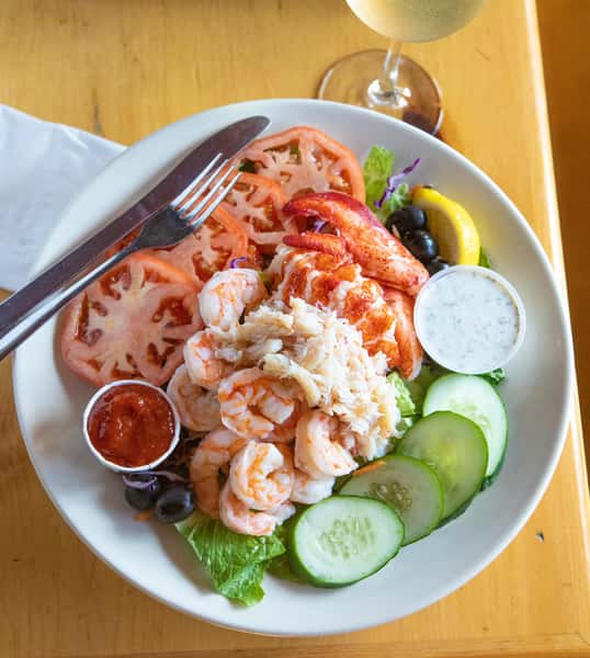 Chilled Combination Seafood Entree Salad