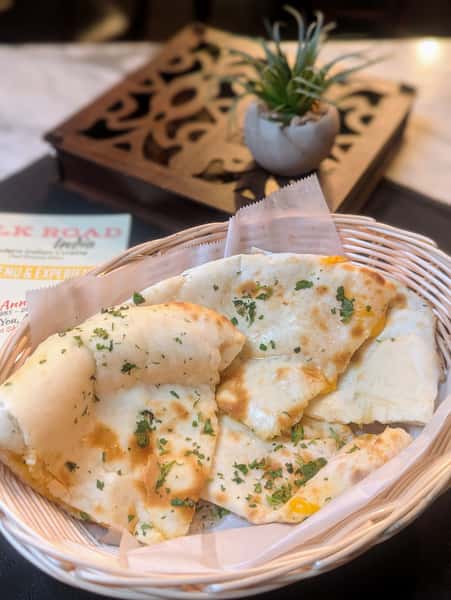 Jalapeño Garlic Cheese Naan