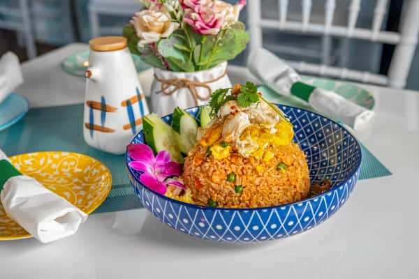 pineapple rice action shot