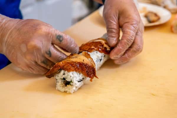 cutting sushi