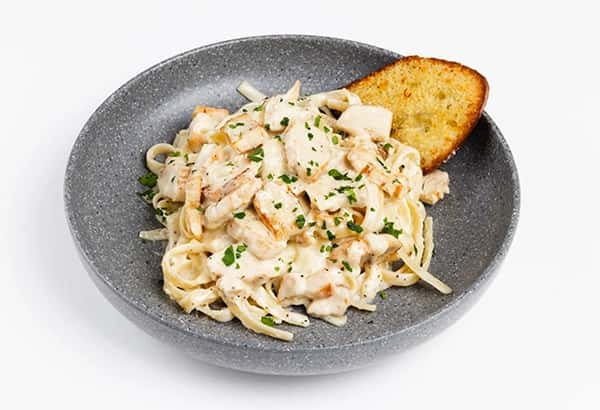 CHICKEN ALFREDO PASTA
