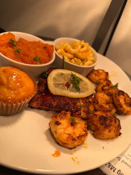 Blackened Seafood Platter (Salmon & Shrimp)