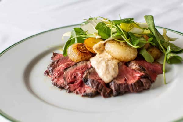 Steak Salad Lunch The Annie Café & Bar American Restaurant in