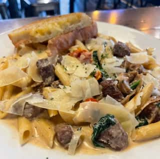 Steak and Garlic Cream Pasta