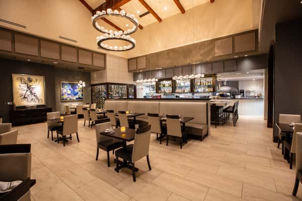 Spacious upscale dining room at Dulivia Ristorante Italiano in Springdale, Utah, featuring stylish seating, contemporary design, and an inviting Italian dining atmosphere.