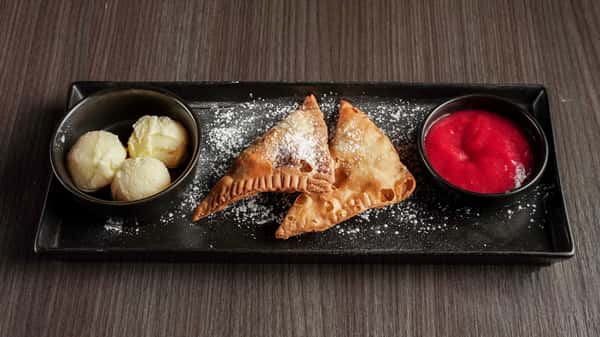 Nutella Samosas (2 pcs) with Haagan Daaz Ice-cream.