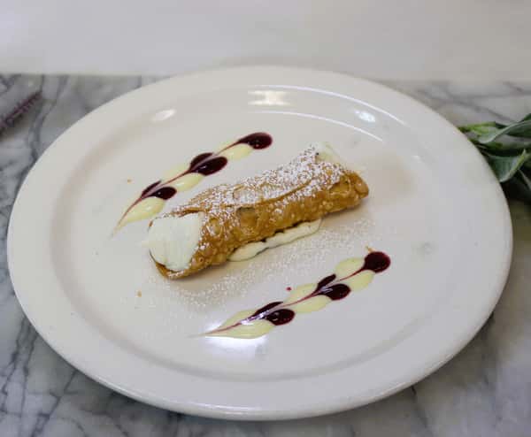 Fresh Filled Cannoli