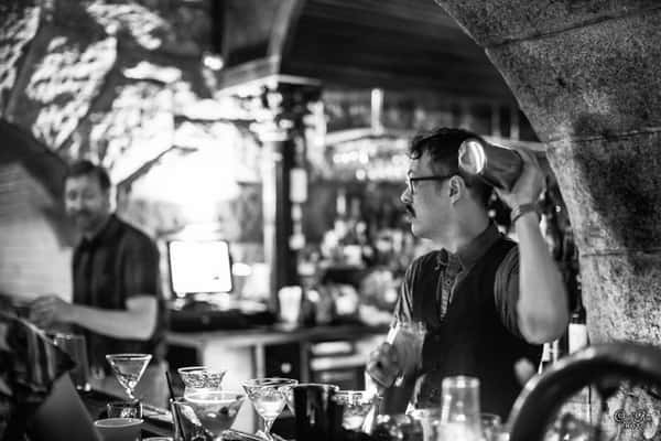 bar in black and white