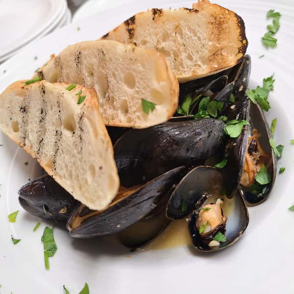 Pinot Mussels