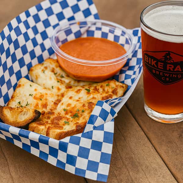 Cheesy Garlic Bread with Marinara
