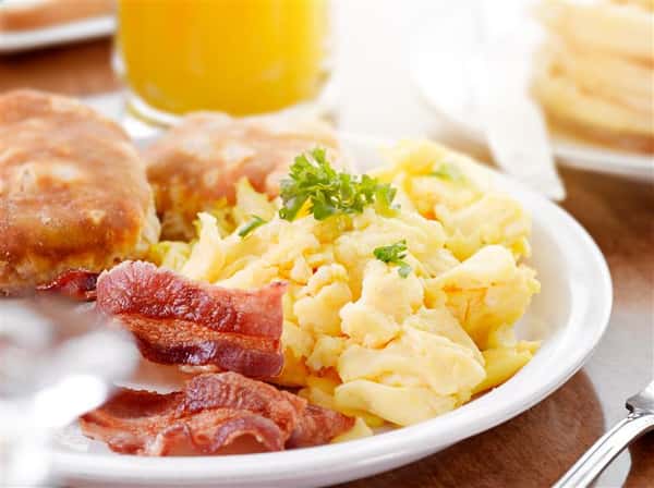 Scrambled Eggs with Bacon & Biscuit_55708870