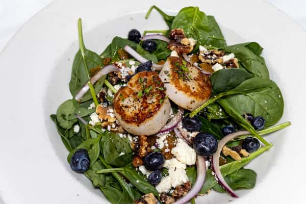 *Blueberry Spinach Salad with Herbed Scallops