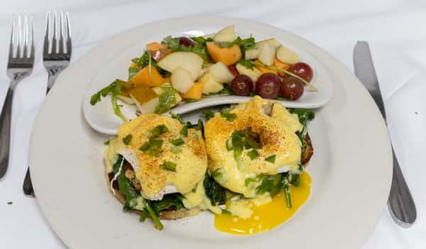 Ouisie's Crabcake Benedict