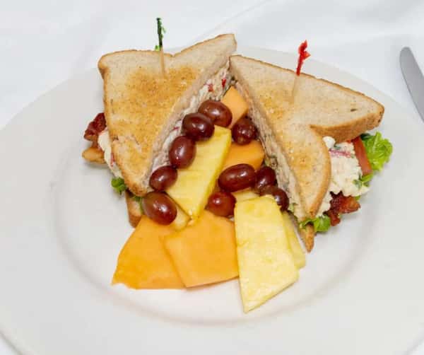 Crispy Bacon Pimento Cheese Sandwich