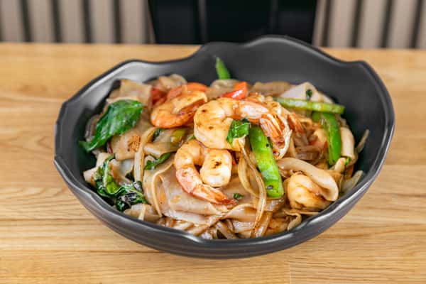 DRUNKEN NOODLES