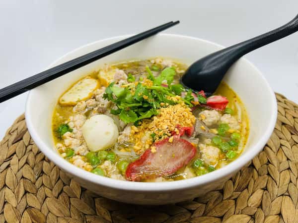 TOM YUM PORK NOODLE SOUP
