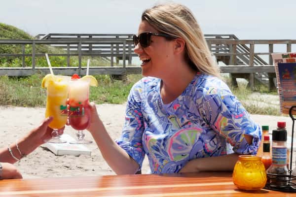 Surf-Hut-Cocktails-and-Tacos