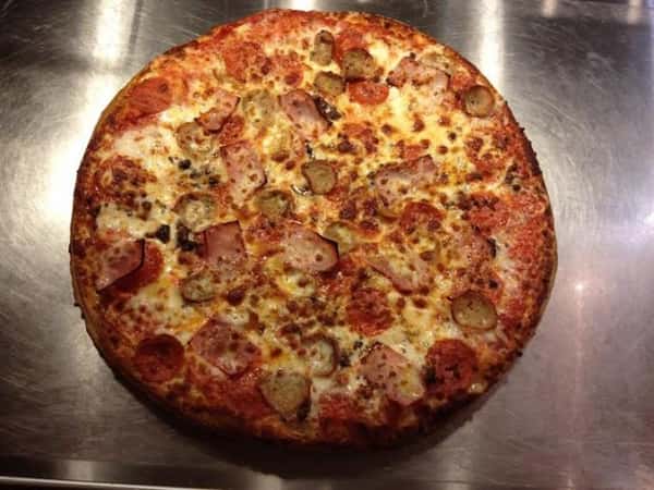 pepperoni and sasuage pizza