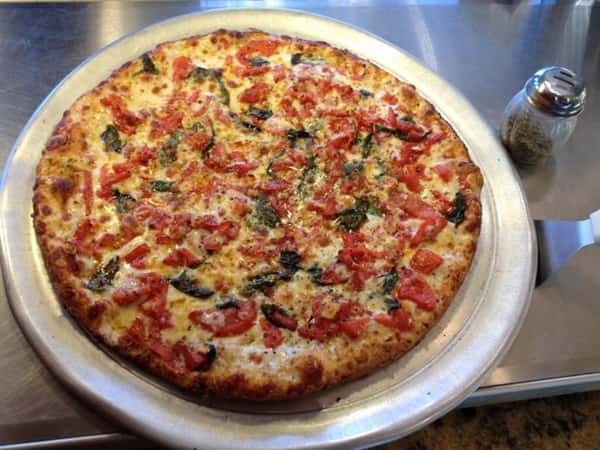 tomato basil pizza pie