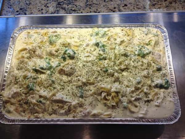 Fettuccini Alfredo With Grilled Chicken tray