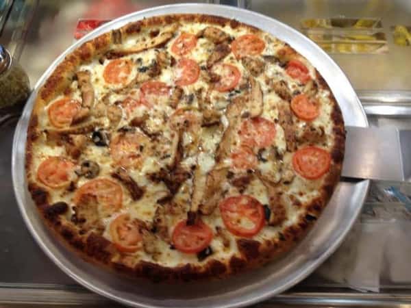 chicken and tomato pizza pie