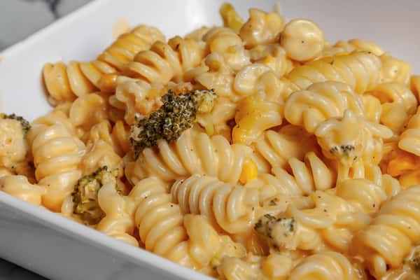 Macaroni & Cheese Pasta Tray