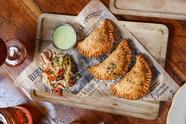 Hora Social - Cheese Empanadas