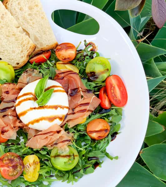 Salad Burrata Mediterranean