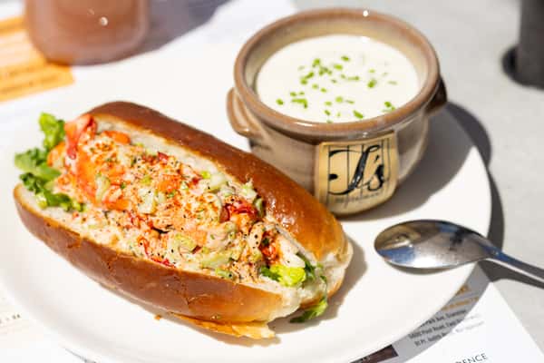 NEW ENGLAND LOBSTER ROLL