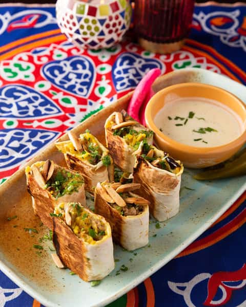 vegetable rolls with dip