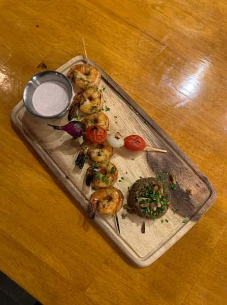 shrimp skewer with freekeh