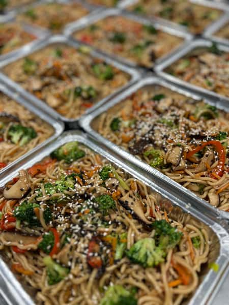 trays of veggie ramen noodles