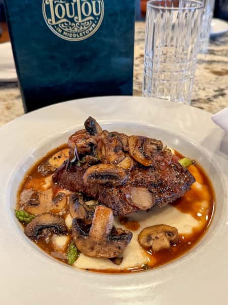 🥩 Now this is how you do Friday night.

An 8 ounce flat iron over potato purée and asparagus, topped with sautéed mushrooms and house made bordelaise.

Dinner special tonight. Come see us in Middletown!