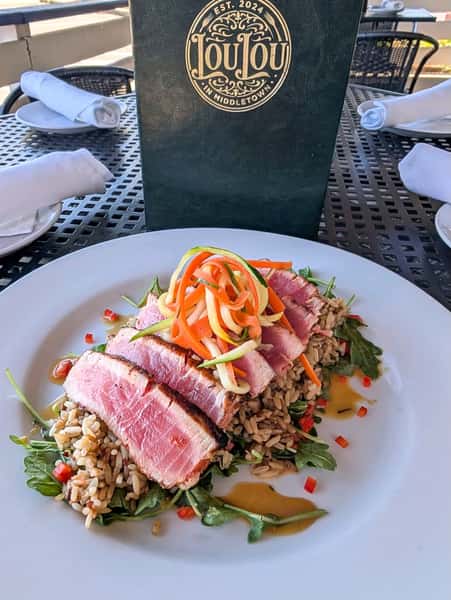 🔥 Friday’s catch has a little attitude.

Blackened ahi tuna over dirty rice and arugula with squash, carrot, and miso vinaigrette. Fresh, bold, and on special today.

Come see us in Middletown!