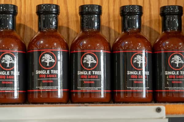 Come get your bottles of Single Tree BBQ sauce! We sell retail bottles in the restaurant.
#Murfreesboro #Singletreebbq #nikeofbbq #commmunity #Nashville #Veteran #yummy #sauce #bbqsauce #BBQ