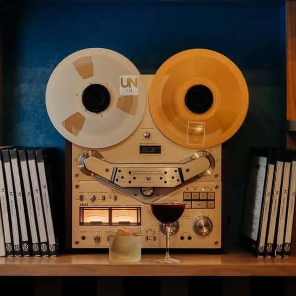Analog reel-to-reel machine